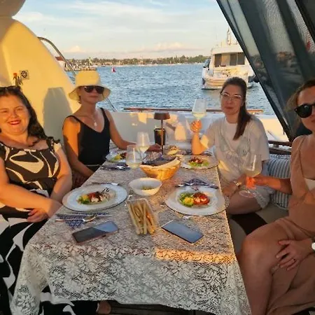 Anima Maris Yacht Bateau-hôtel *