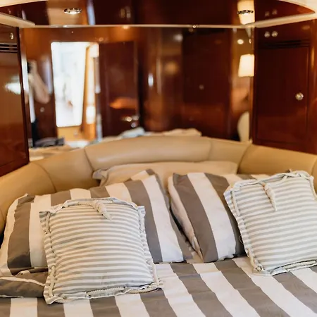 Anima Maris Yacht Botel *