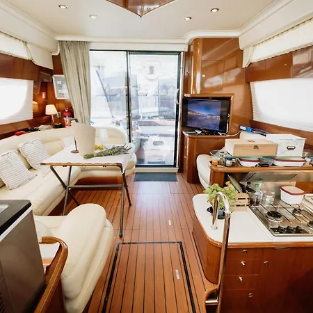 Anima Maris Yacht 船上ホテル