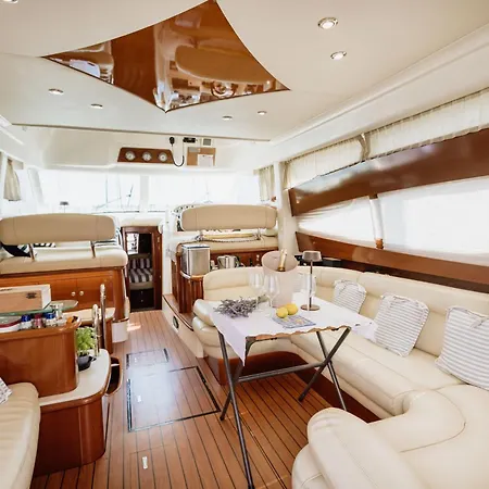 船上ホテル Anima Maris Yacht ウマグ