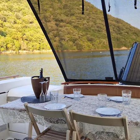 Anima Maris Yacht Botel